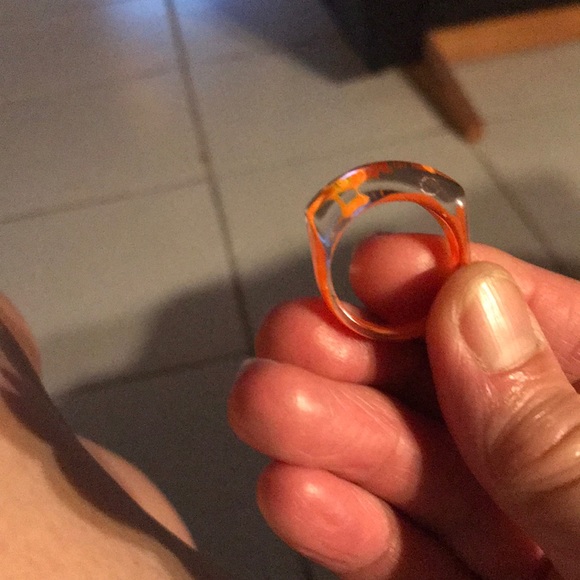 Retro Fashion Acrylic Ring - Picture 4 of 4